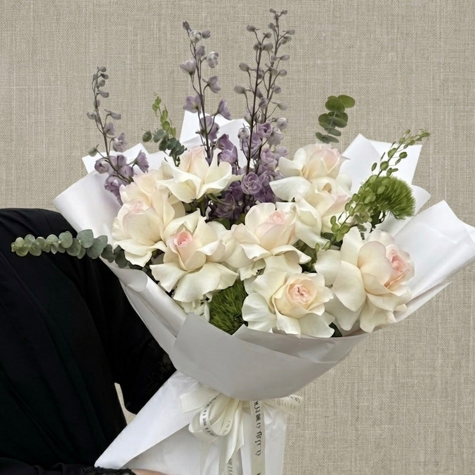 Flower Bouquet - Ivory Muse